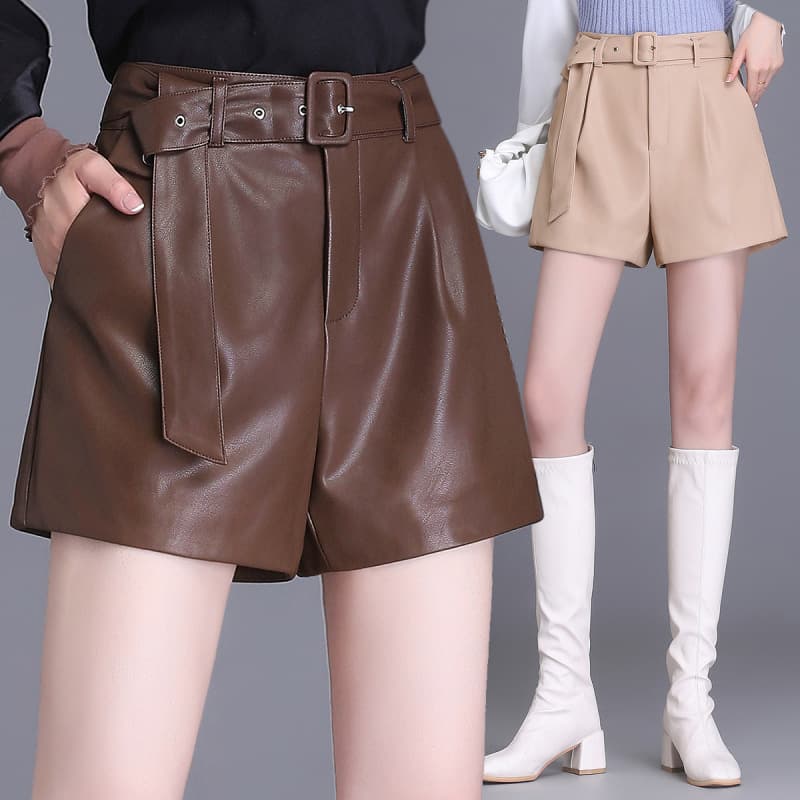 ベルト付き合皮プリーツショートパンツ