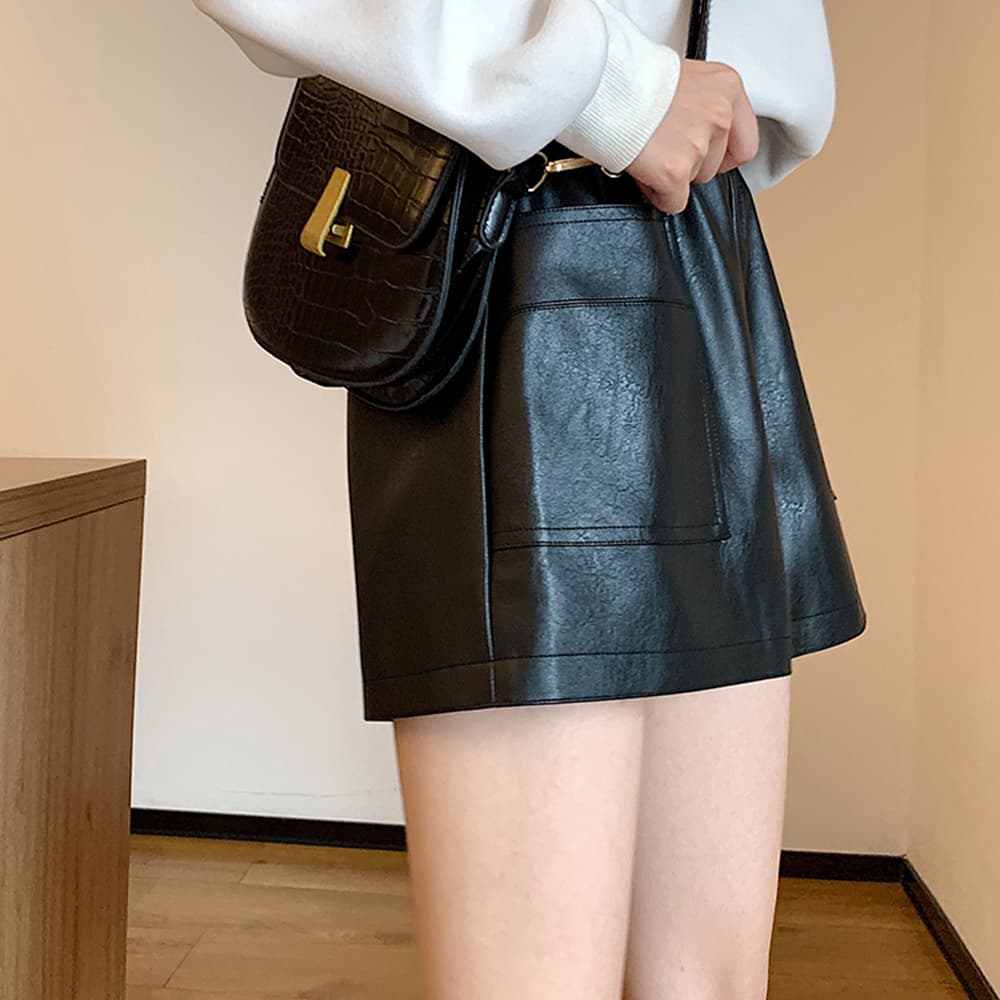 レディース フェイクレザー ショートパンツ ゴム楽ちん