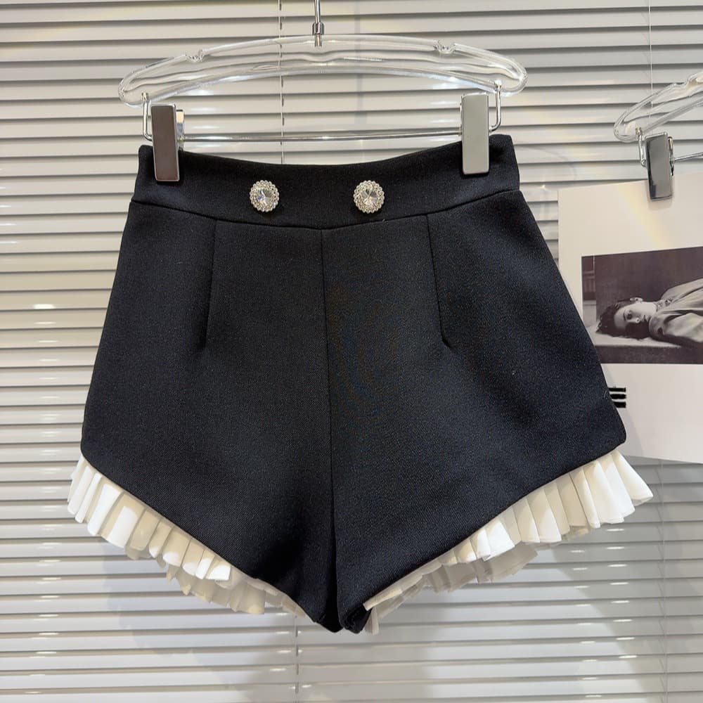 プリーツ裾飾り付き 宝石ボタンショートパンツ