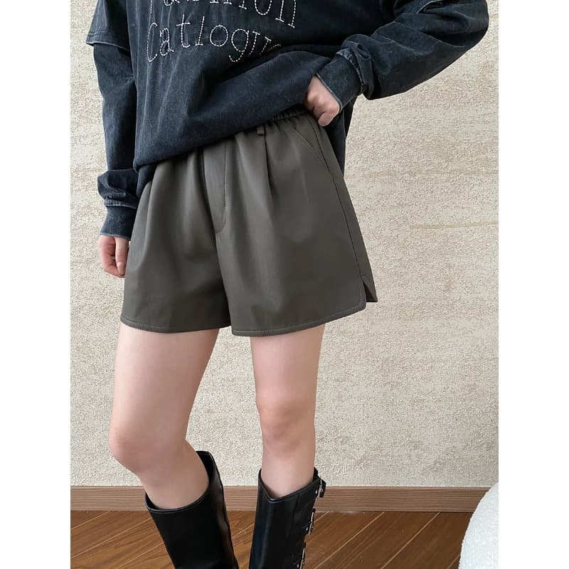 サイドスリット付きリラックスショートパンツ