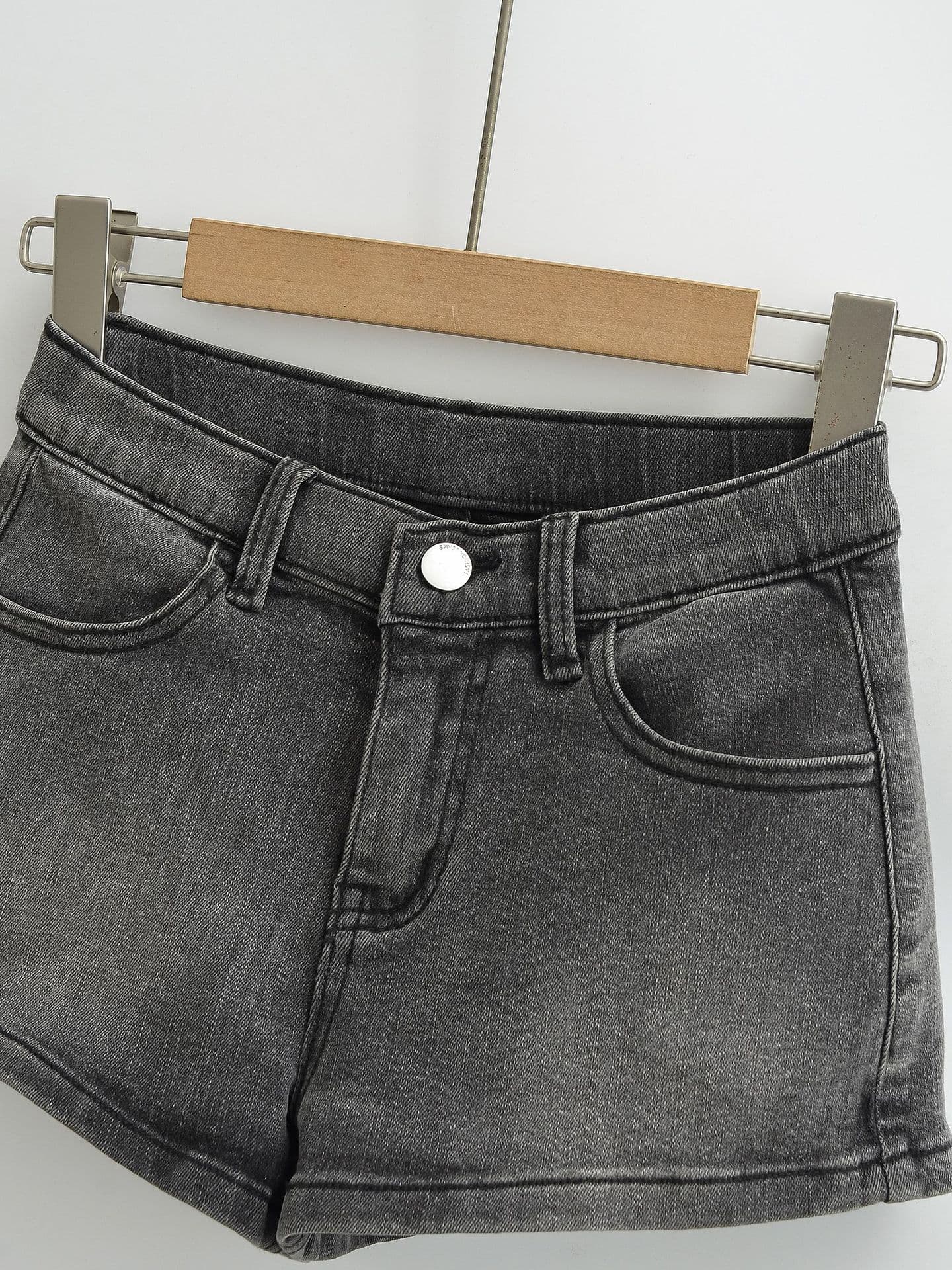 すっきりシルエットデニムショートパンツ