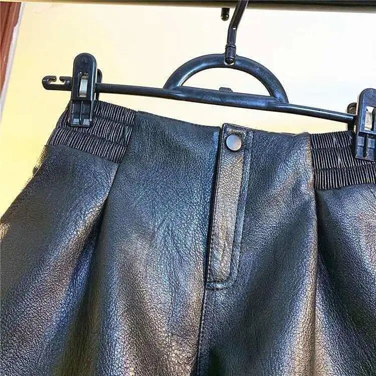 フレアデザイン合皮ショートパンツ