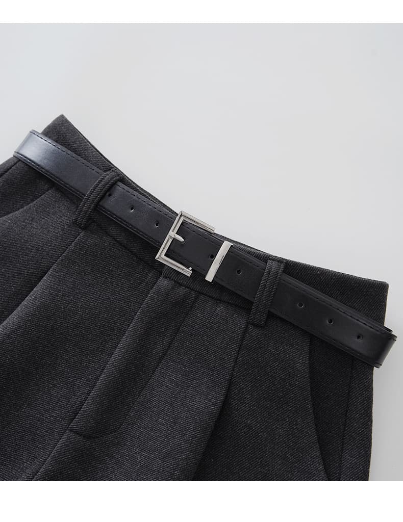 プリーツポケット付きベルトショートパンツ