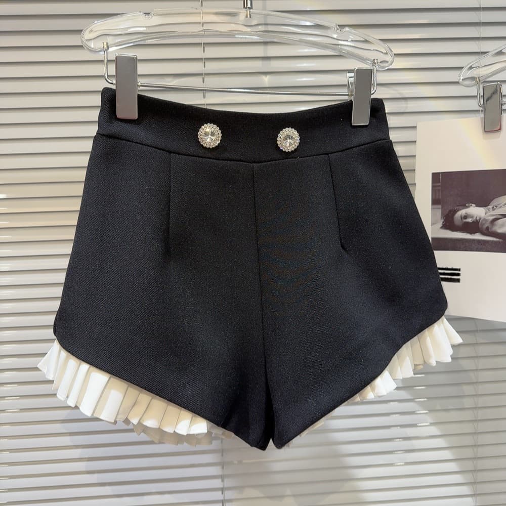 プリーツ裾飾り付き 宝石ボタンショートパンツ