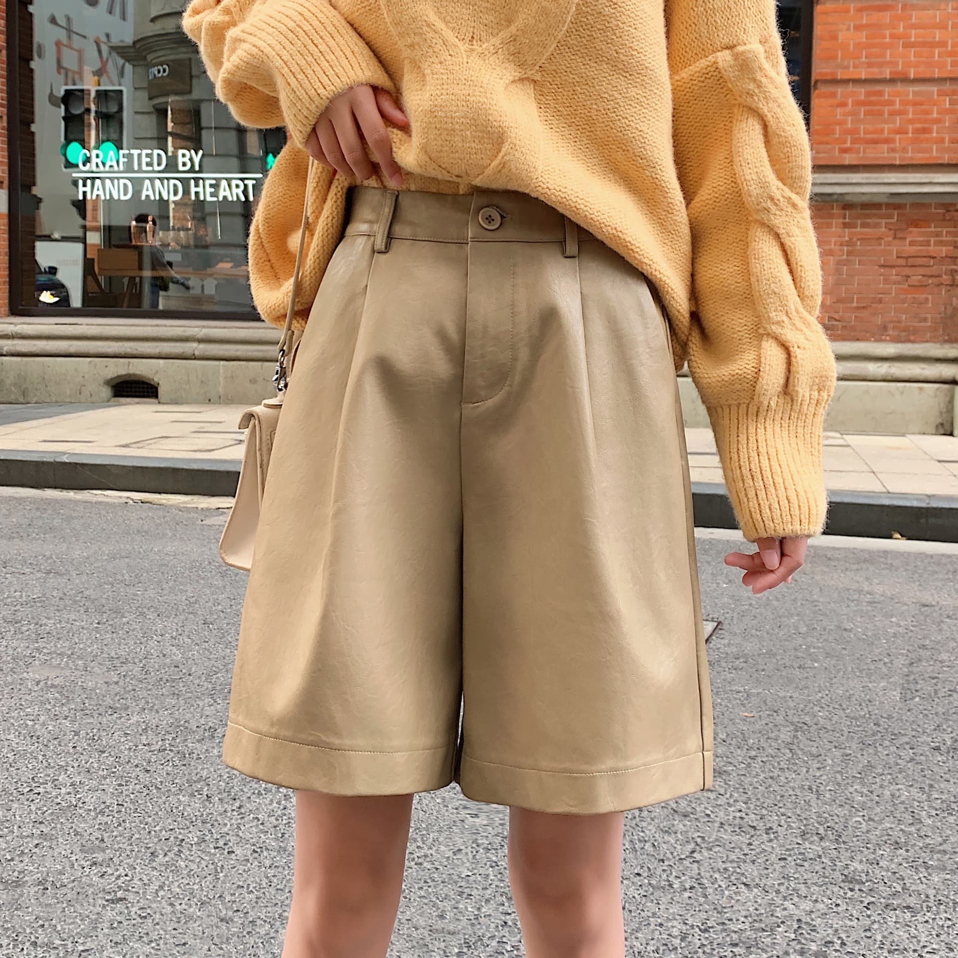 ショートパンツ レザー調ベルマーカハーフパンツ