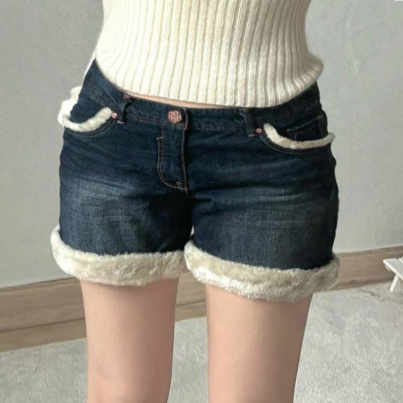 もこもこ裏ボアデニムショートパンツ