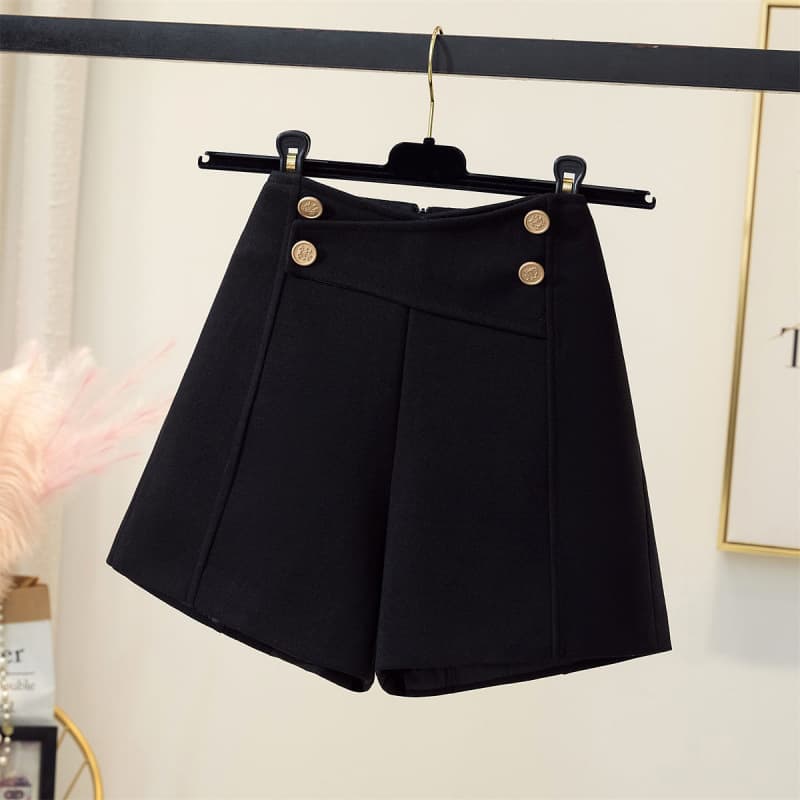 アンティーク調ボタン付きショートパンツ