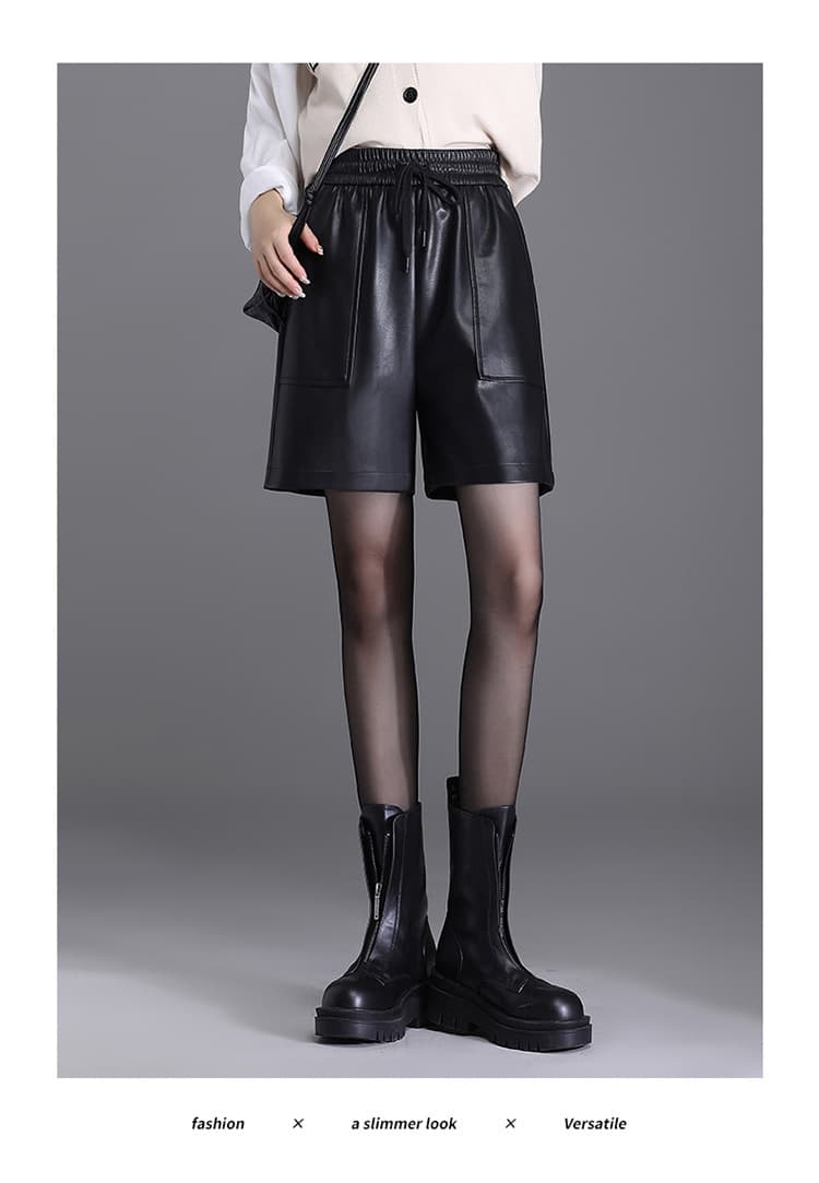 しっとり質感フェイクレザーショートパンツ