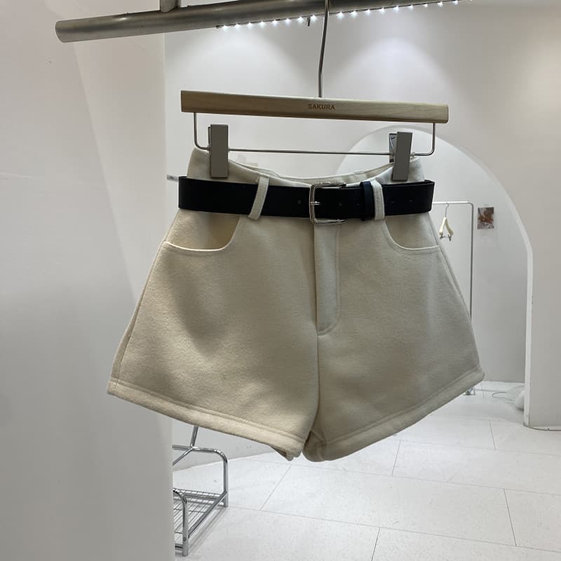 ウール混ベルト付きハイウエストショートパンツ