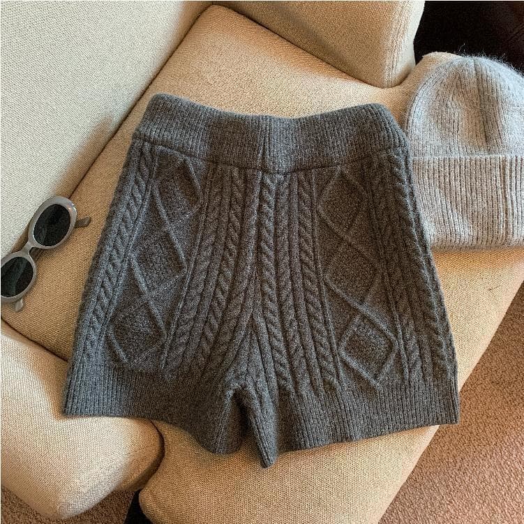 ケーブル編みニットショートパンツ