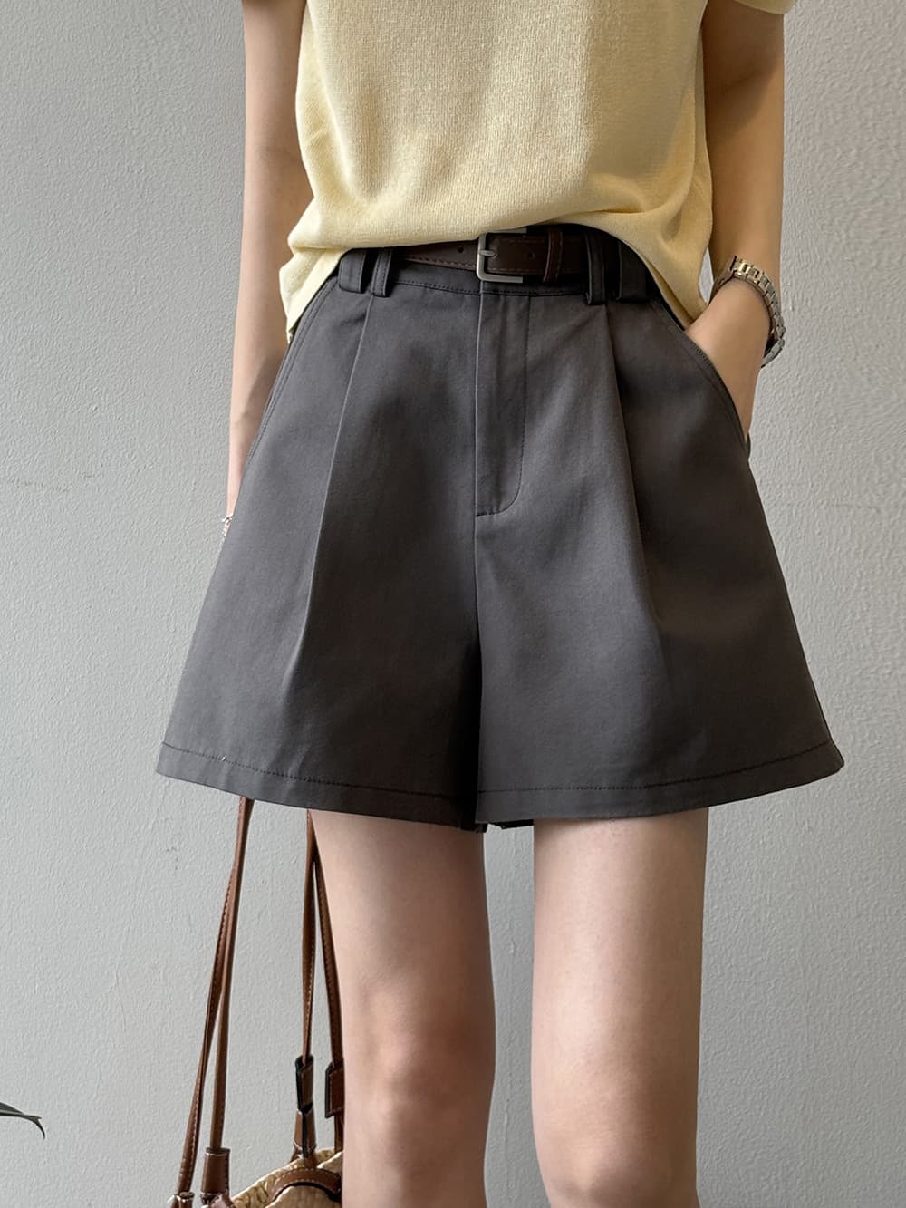 ショートパンツ ベルト付きフレアショートパンツ