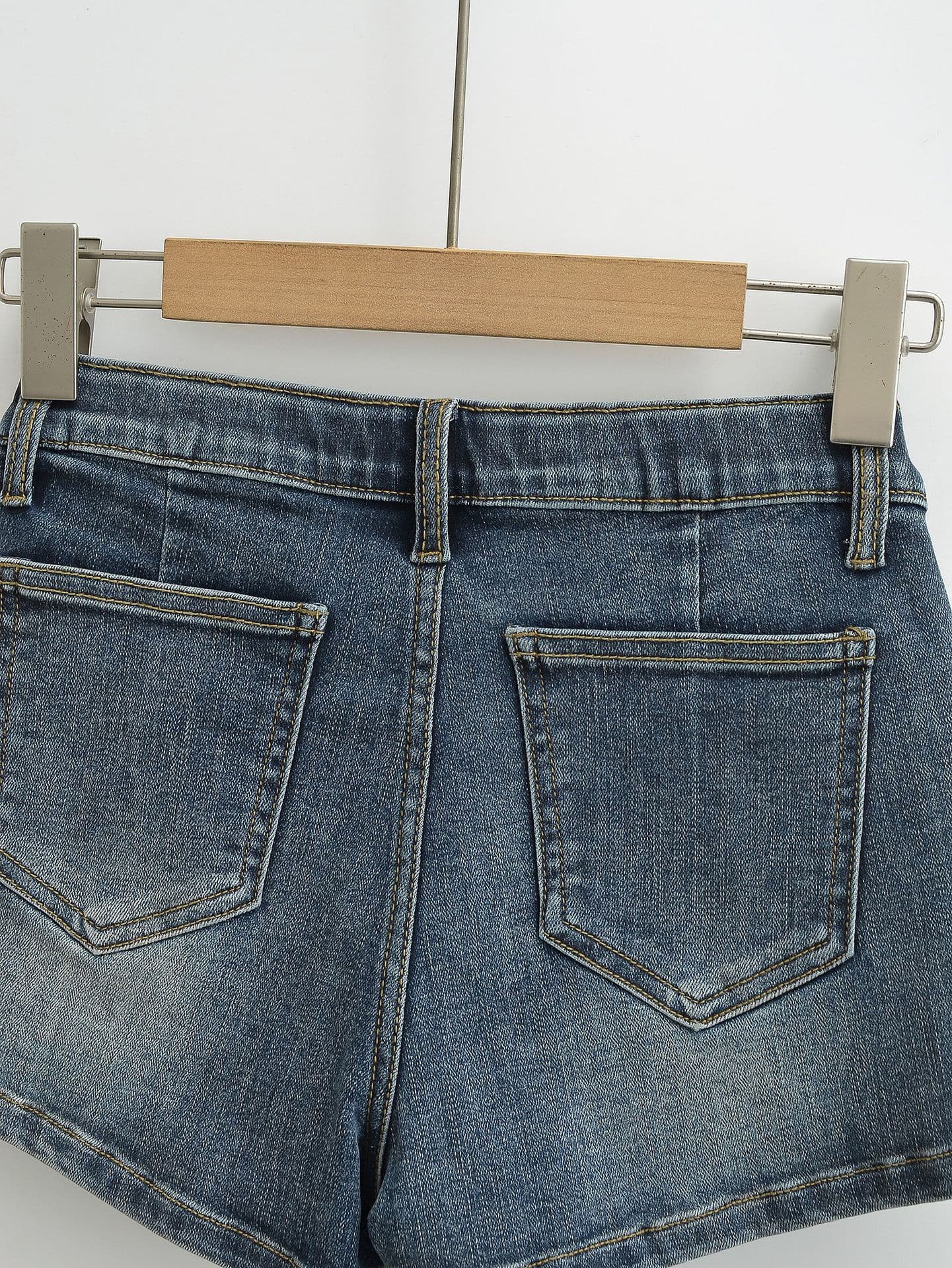 すっきりシルエットデニムショートパンツ