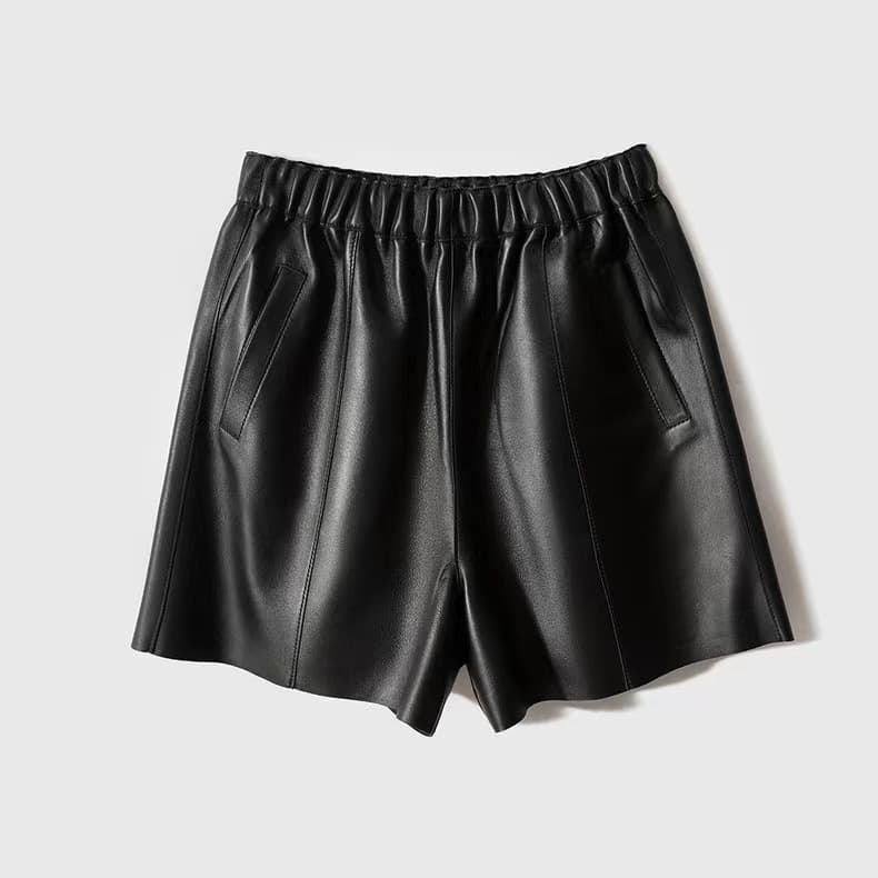 シンプル革調プリーツショートパンツ