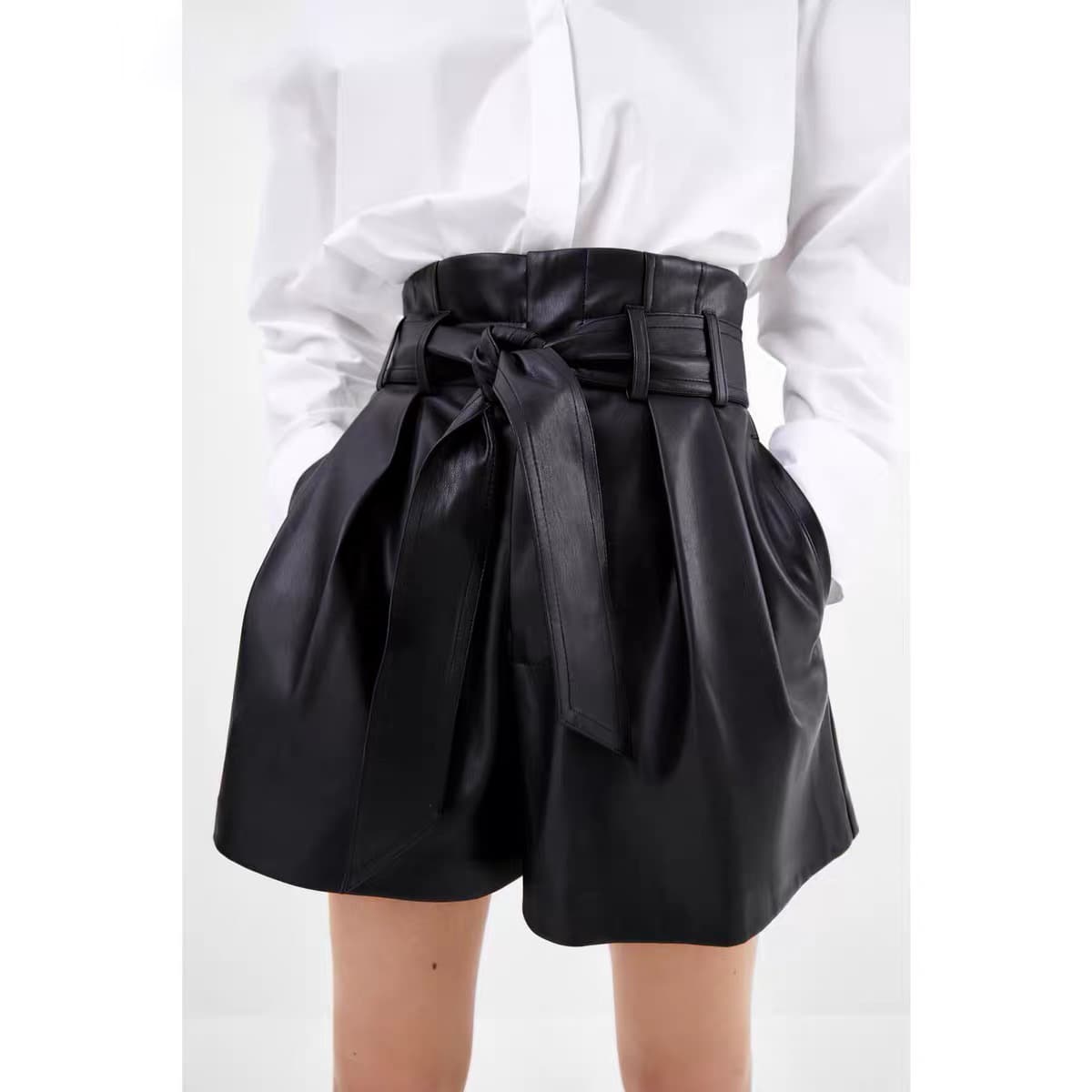 ウエストリボン合皮ショートパンツ