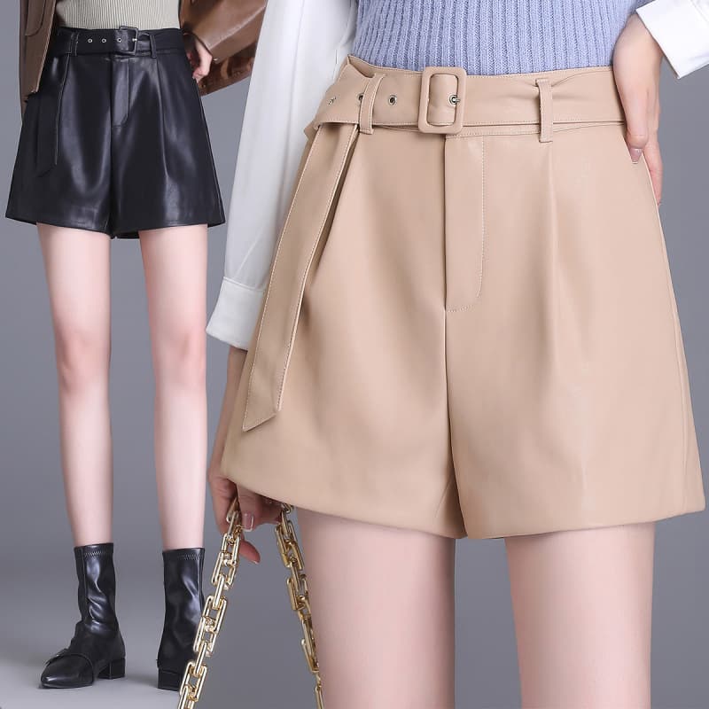 ベルト付き合皮プリーツショートパンツ