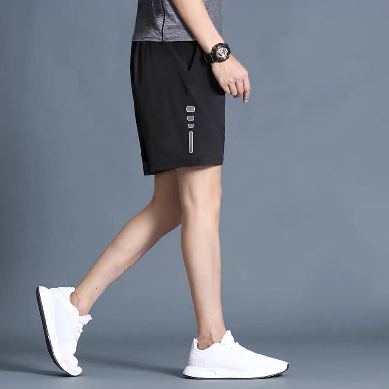 スポーツ機能性ショートパンツ